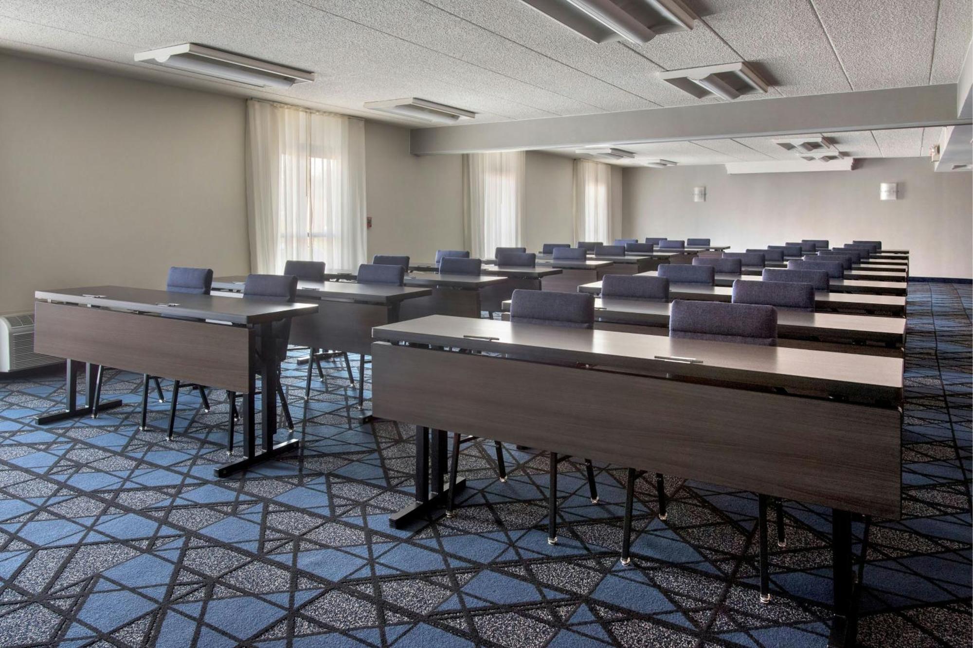 Courtyard By Marriott New Carrollton Landover Exterior photo