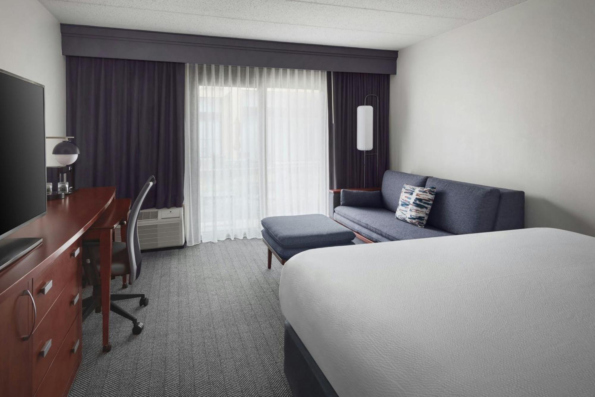 Courtyard By Marriott New Carrollton Landover Exterior photo