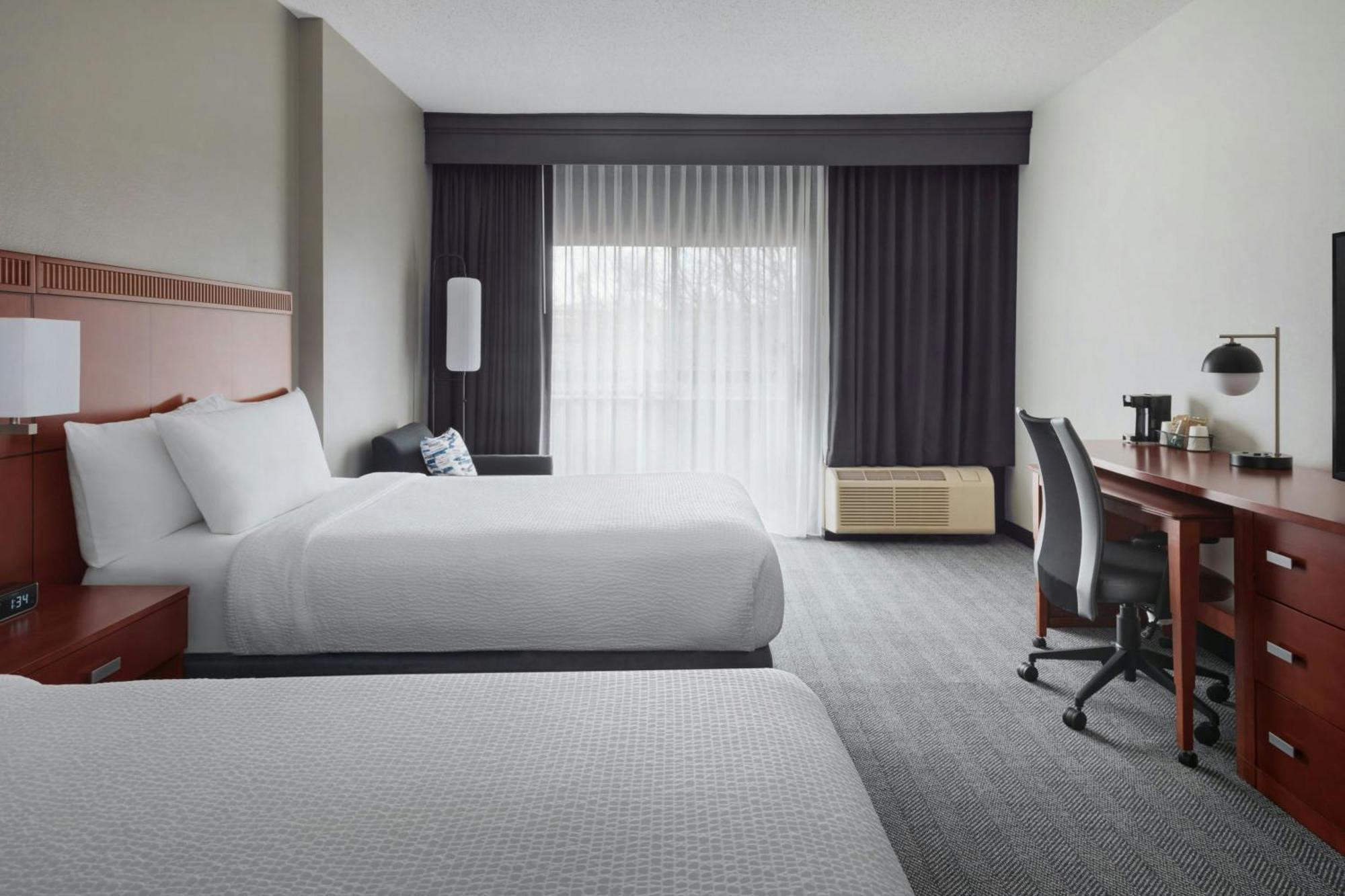 Courtyard By Marriott New Carrollton Landover Exterior photo