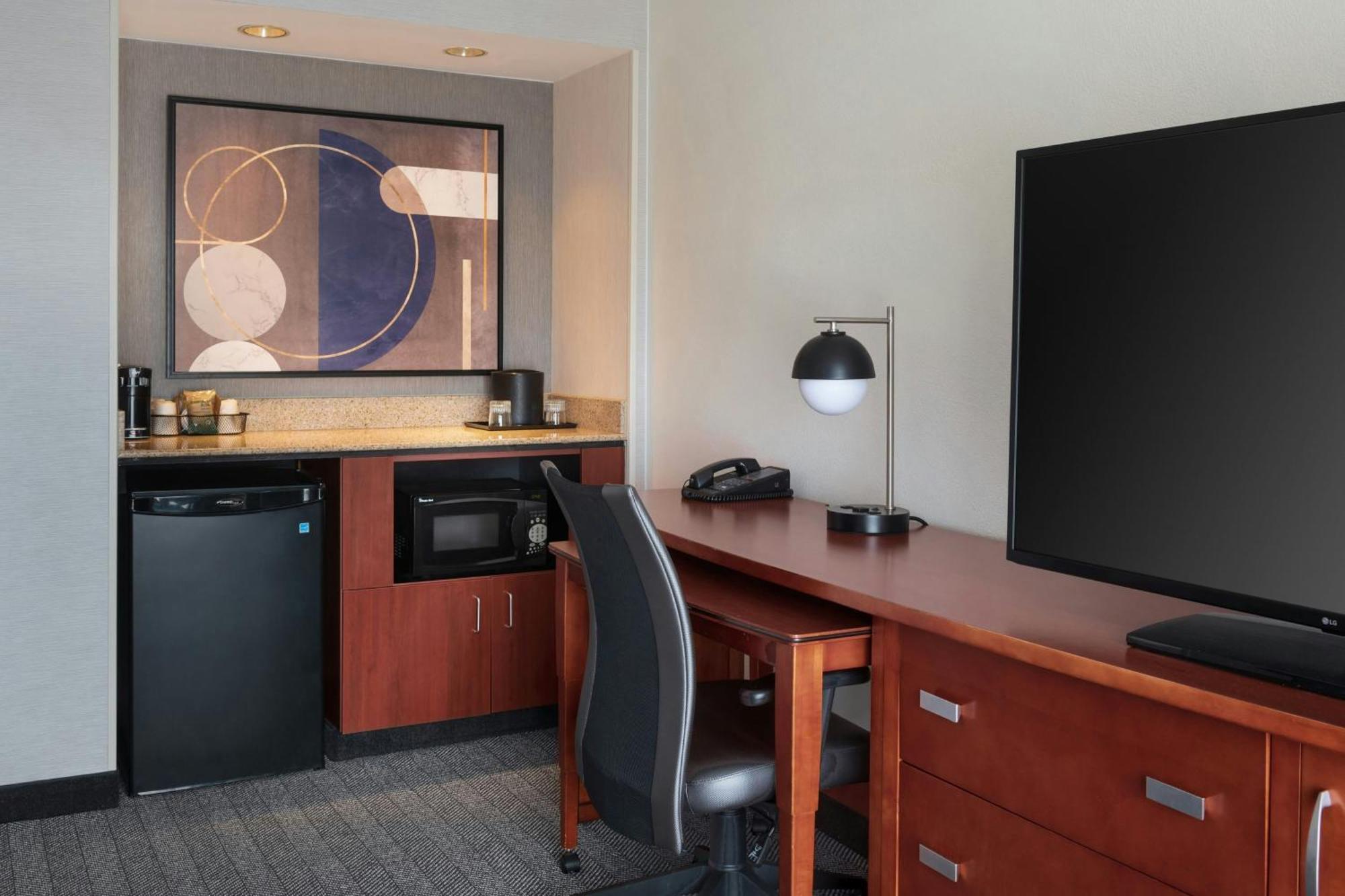 Courtyard By Marriott New Carrollton Landover Exterior photo