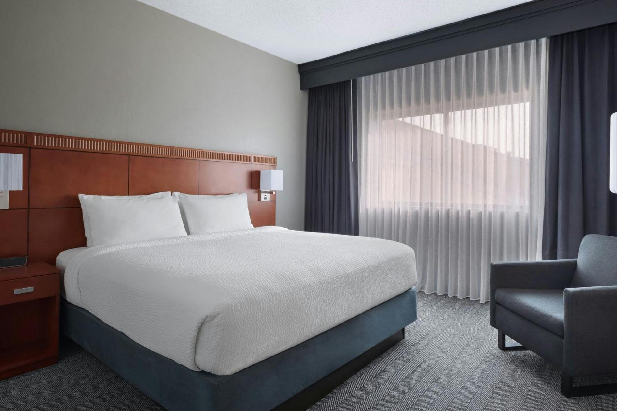 Courtyard By Marriott New Carrollton Landover Exterior photo